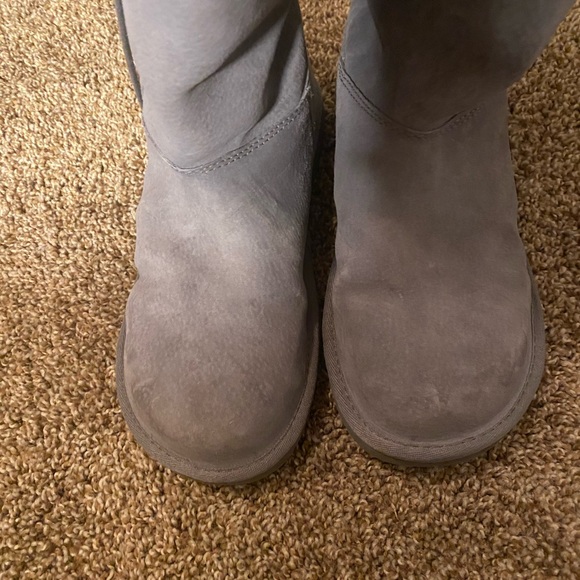 UGG gray fur in the inside Tall Uggs size 8 - Picture 11 of 13